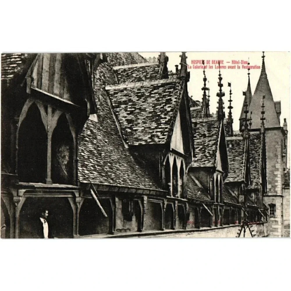 HOSPICES DE BEAUNE -Hôtel-Dieu La Galerie et les Louvres avant la Restauration